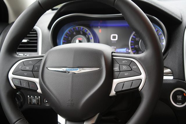 2015 Chrysler 300 steering wheel