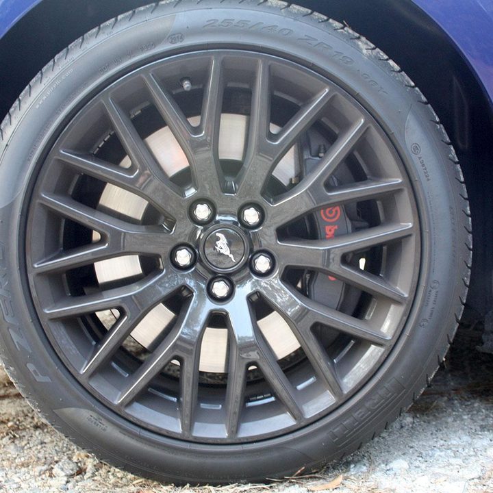 2015 Ford Mustang GT tire