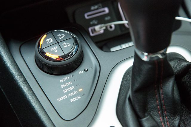 2015 Jeep Cherokee Trailhawk center console