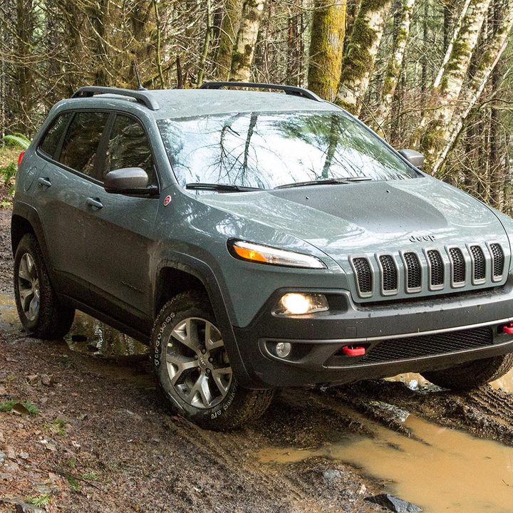 2015 Jeep Cherokee Trailhawk front angle