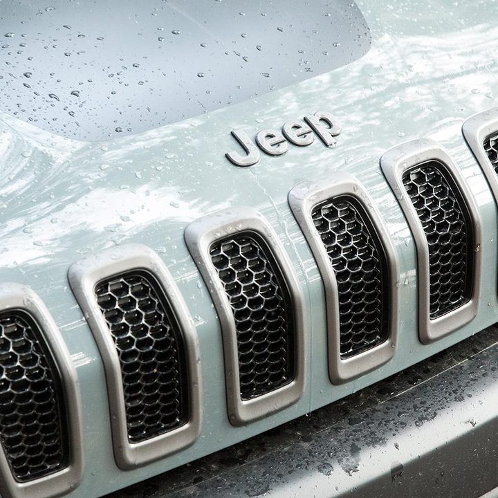 2015 Jeep Cherokee Trailhawk front grill