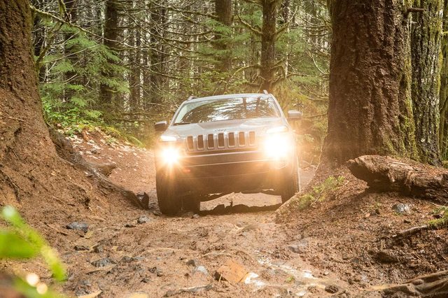 2015 Jeep Cherokee Trailhawk front