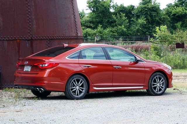 2015 hyundai sonata rear right 1500x1000