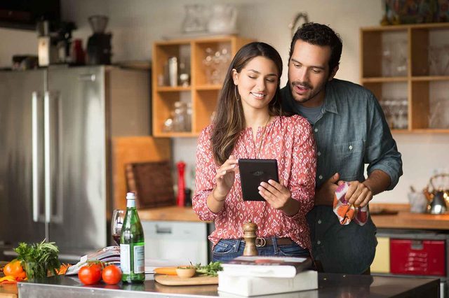 Amazon-Fire-Tablet-Couple-Kitchen