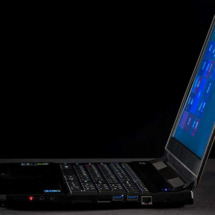 Digital Storm Triton laptop right side