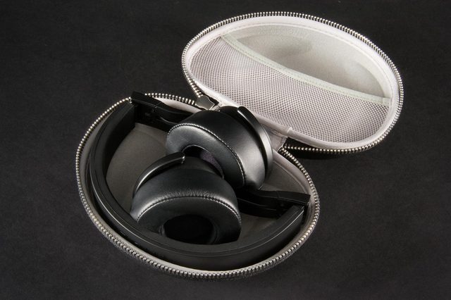 Muzik Headphones
