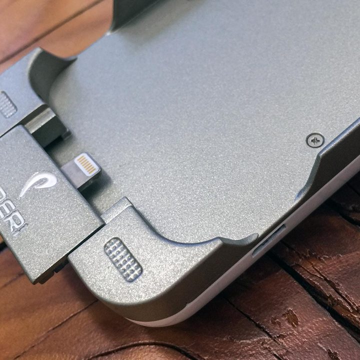 Peri iPhone case with speaker 6