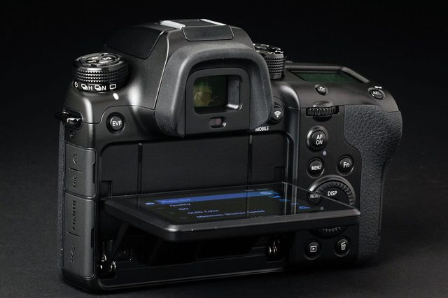 Samsung NX1 back 1