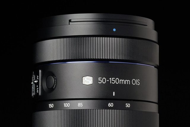 Samsung NX1 lens close