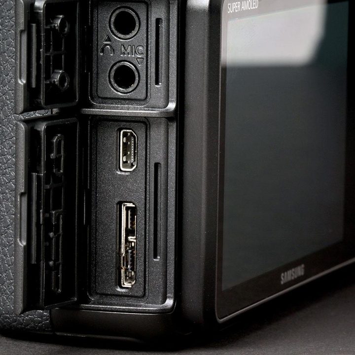 Samsung NX1 side ports