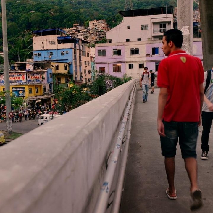 samsung partners joseph gordon levitt direct short film with nx1 4k camera in a city by ellen ferreira rio de janeiro brazil