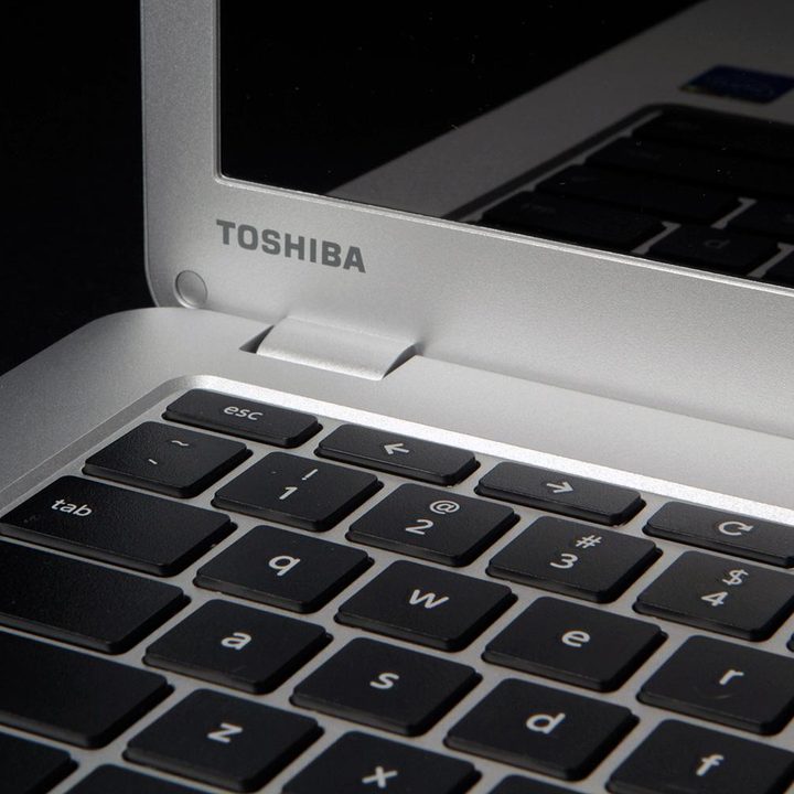 Toshiba Chromebook 2 top keyboard corner