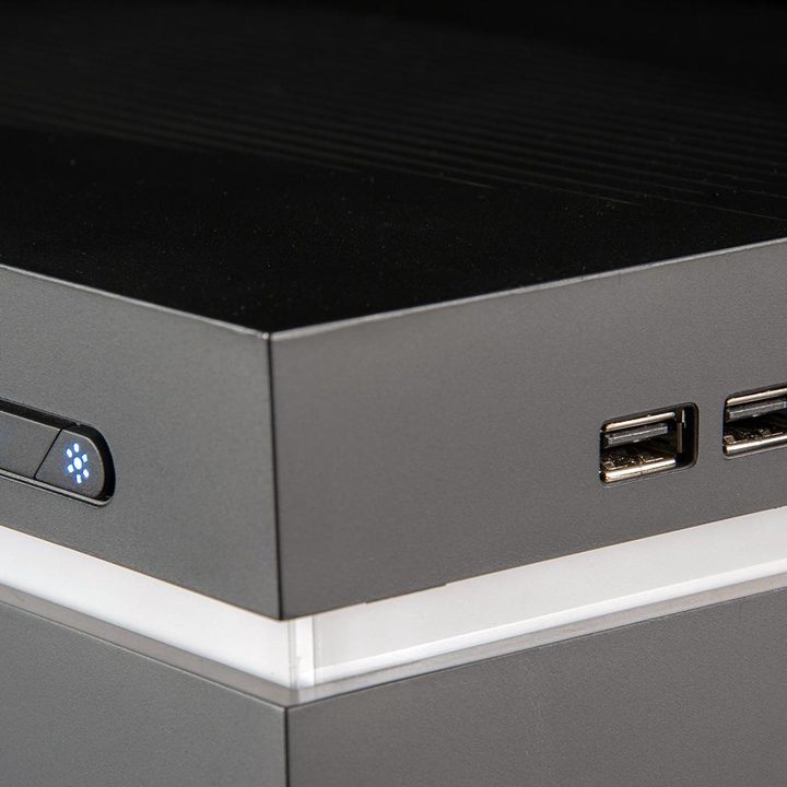 iBuyPower SBX review front USB ports