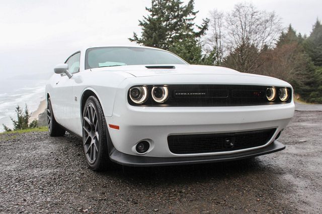 2015-Dodge-Challenger-front-angle