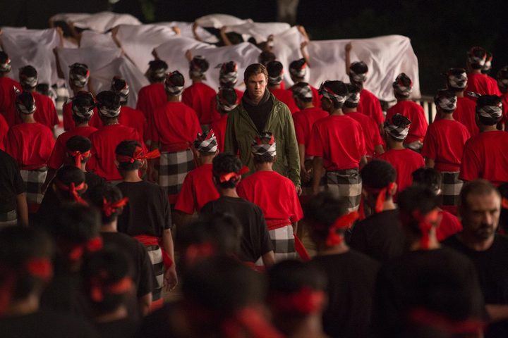 Chris Hemsworth stands in the middle of a crowd.
