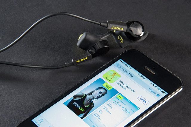 Jabra Sport Pulse earbuds phone