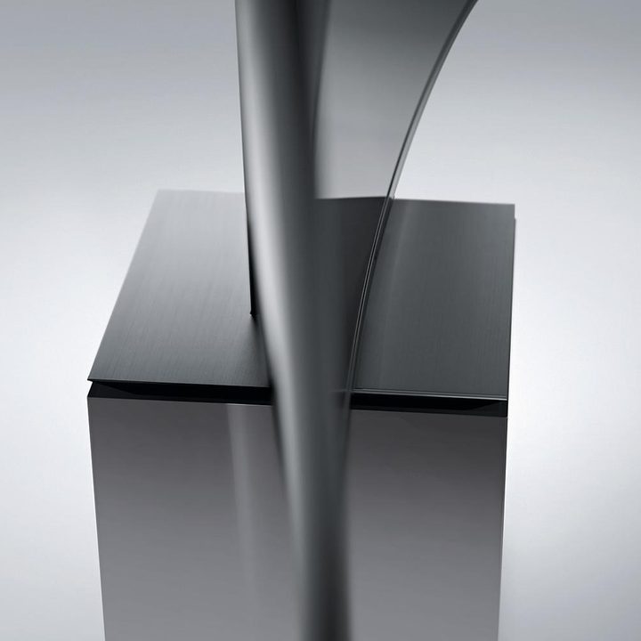 yves behar samsung collaborate on tv design yun je kang suhd 82s9w side
