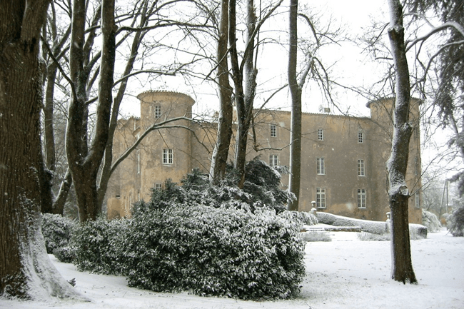 10 absurd vacation rentals jaggers villa bransons village french castle gallery 3