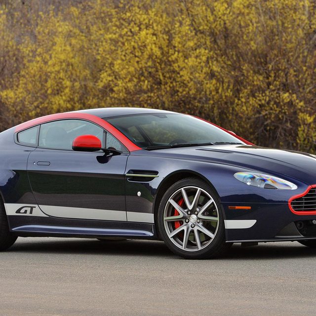 01-aston-martin-v8-vantage-gt-blue