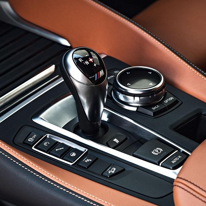 2015 BMW X6 M gearstick