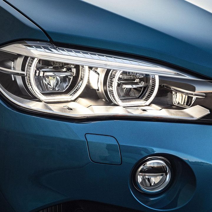 2015 BMW X6 M headlight