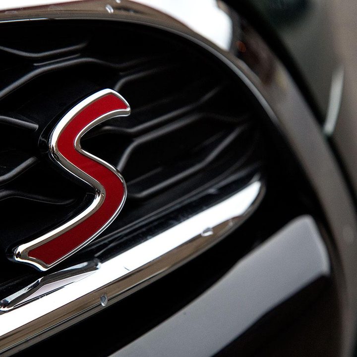 2015 mini cooper s hardtop review front badge 2
