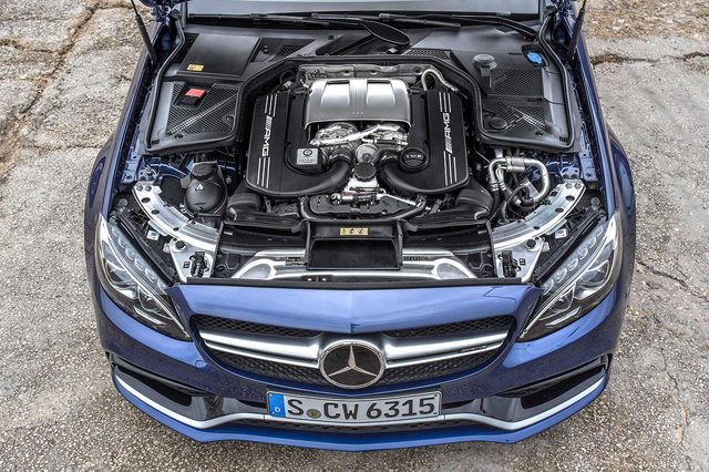 2015-Mercedes-AMG-C63-S-15C118_039