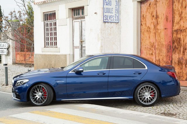2015-Mercedes-AMG-C63-S-J15A3597