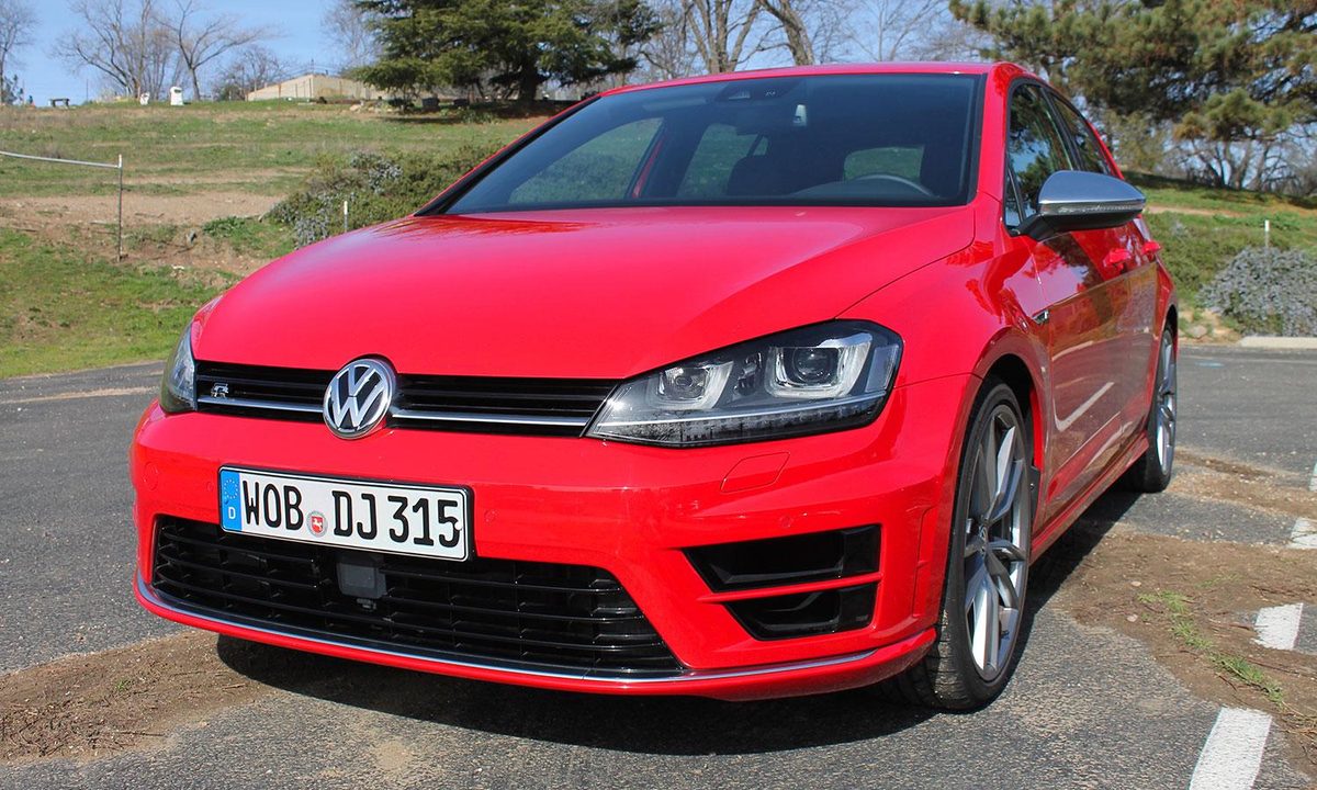 2015 VW Golf R red front angle 2