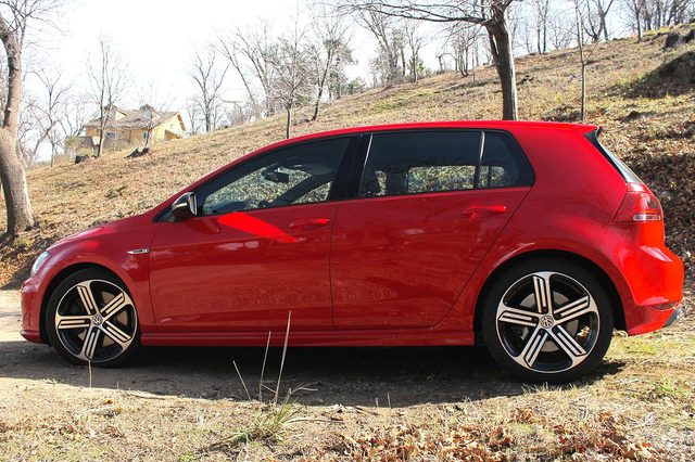 2015 VW Golf R red side