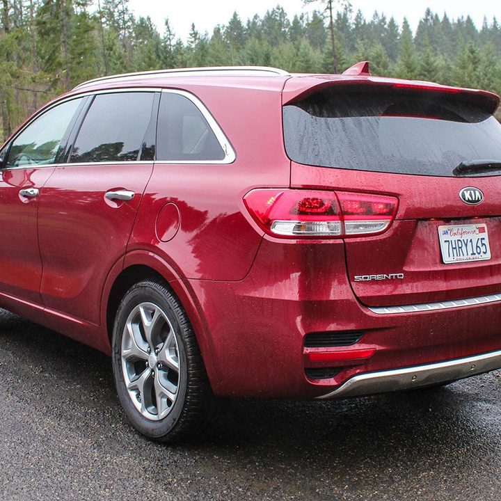 2016 Kia Sorento SX AWD back angle