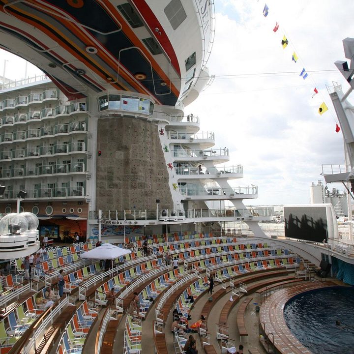 worlds largest cruise ships allure of the seas 001