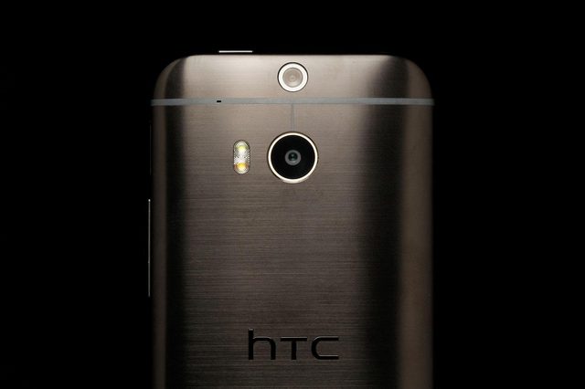 HTC-One-M8-Harman-Kardon-edition-back-top