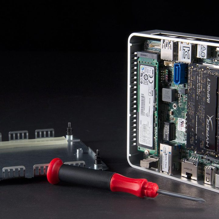 Intel NUC Core i5 NUCi5RYK mini PC review bottom screw driver