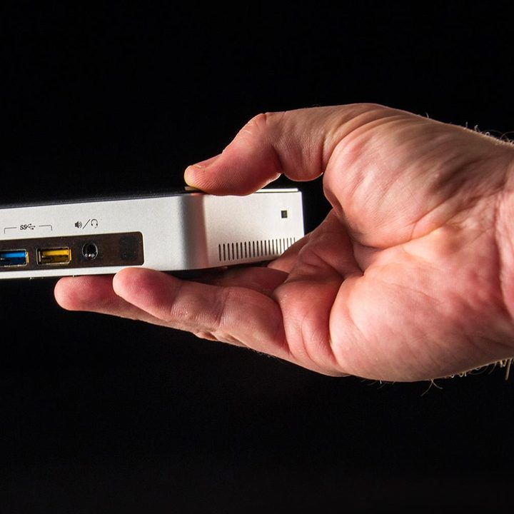 Intel NUC Core i5 NUCi5RYK mini PC review scale hand