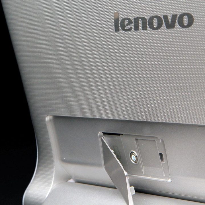 LeNovo Yoga Tablet 8 back logo
