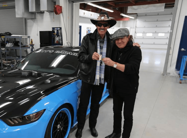 Petty's Garage Ford Mustang