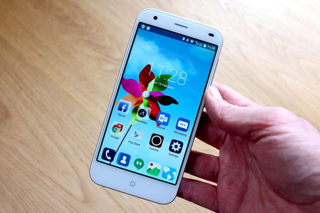 ZTE-Blade-S6-12