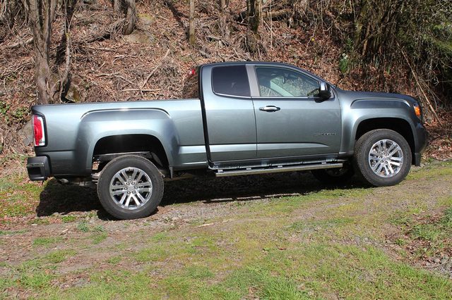 2015-GMC-Canyon-SLT-side-closed