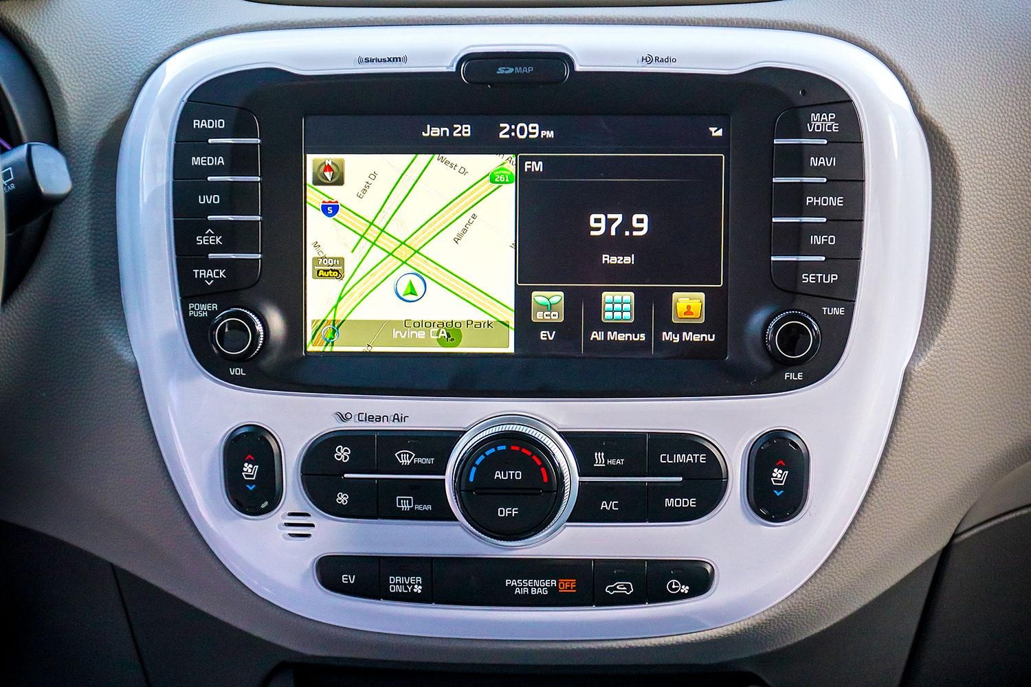 2015 Kia Soul EV center console full