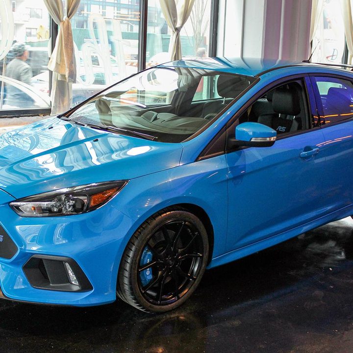 2016 Ford Focus RS blue front angle