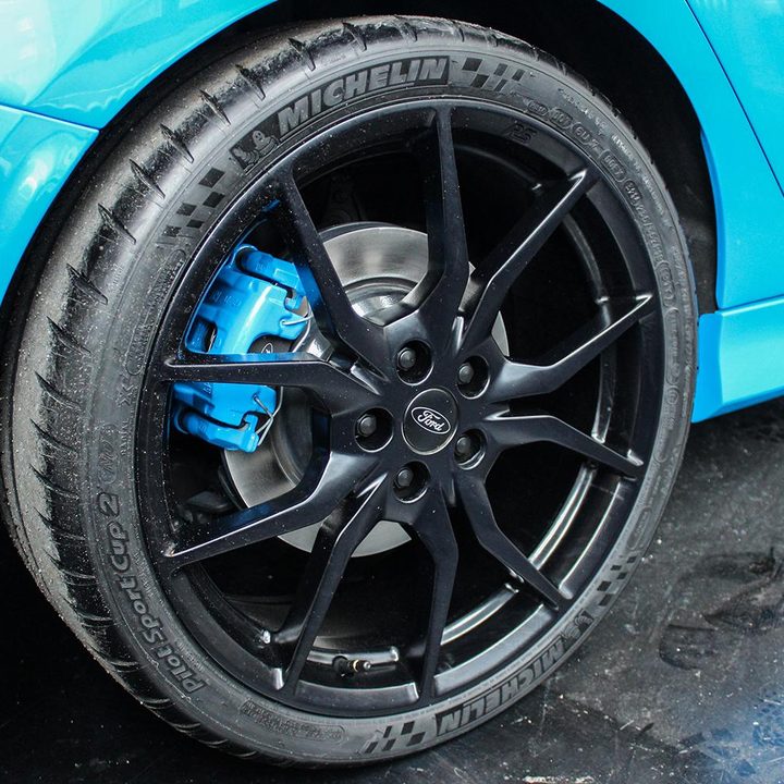 2016 Ford Focus RS blue wheel