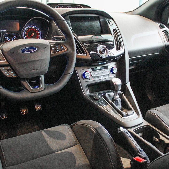 2016-Ford-Focus-RS-interior