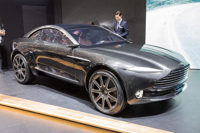 Aston-Martin-DBX-2