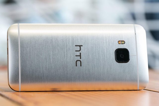 HTC One M9 back