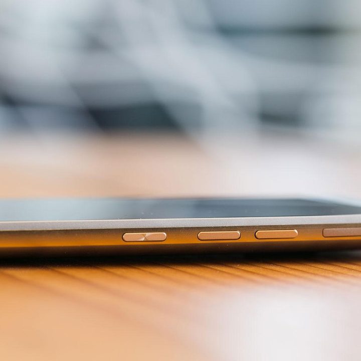 HTC One M9 side buttons