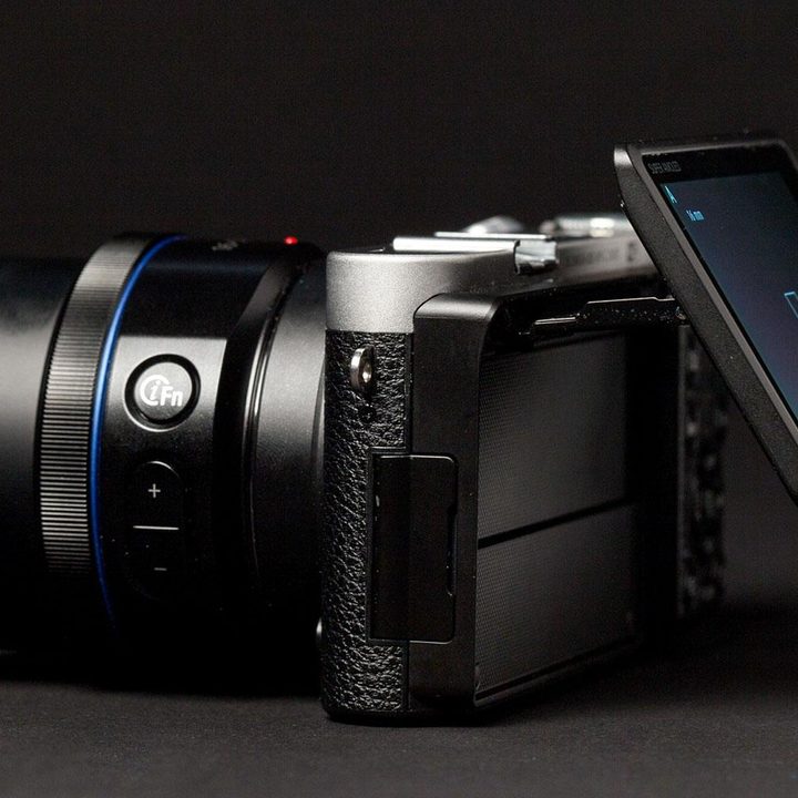 Samsung NX500 back side angle