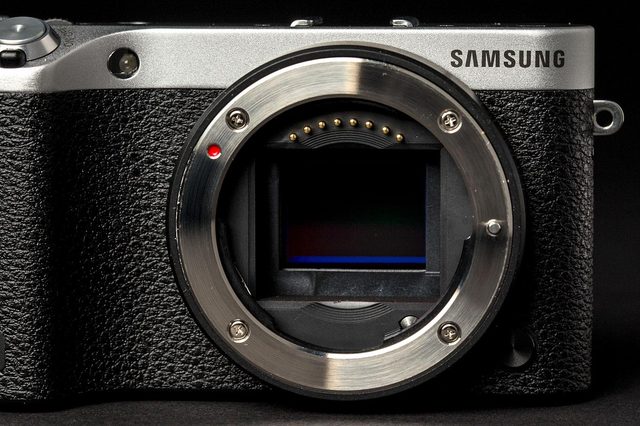 Samsung NX500 lens shoe
