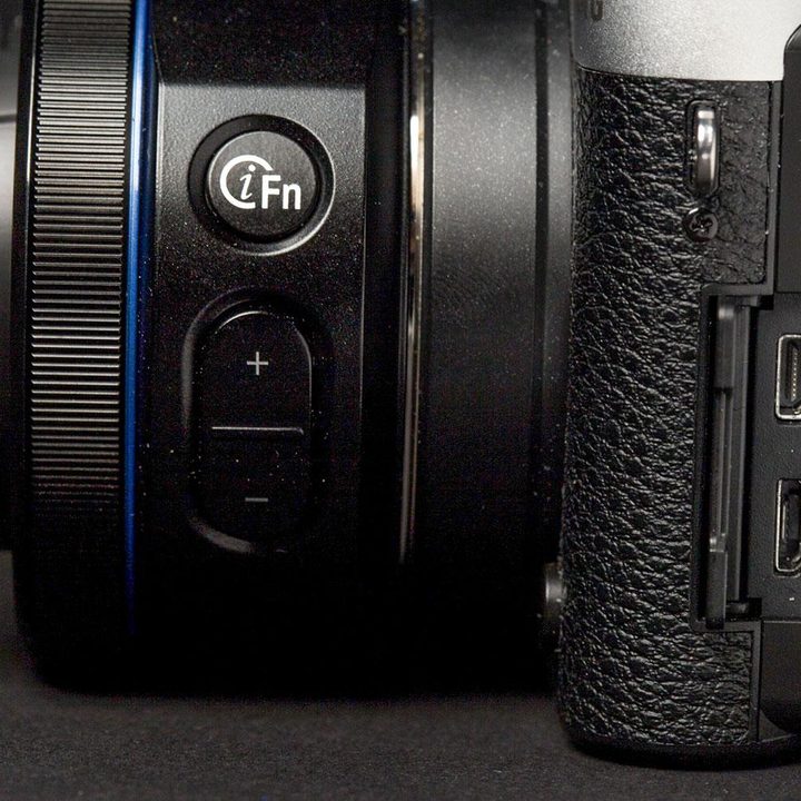 Samsung NX500 side controls