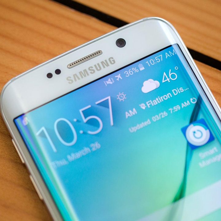 Samsung Galaxy S6 Edge top angle